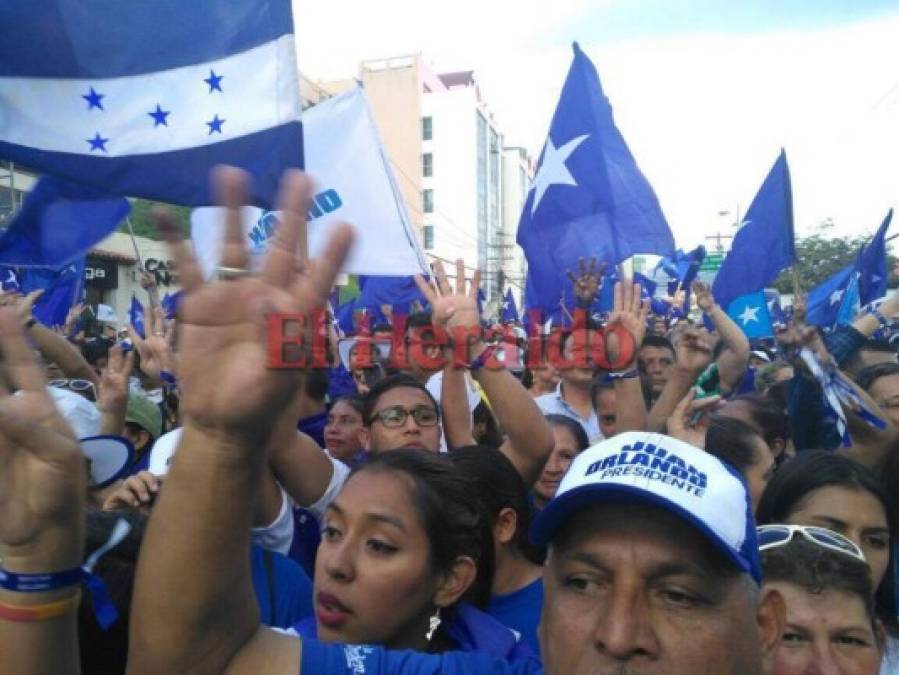 Nacionalistas marchan a favor de Juan Orlando Hernández bajo la consigna 'Victoria Total'