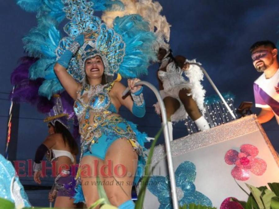 FOTOS: Color y ritmo en el carnaval de Tegucigalpa por sus 441 años
