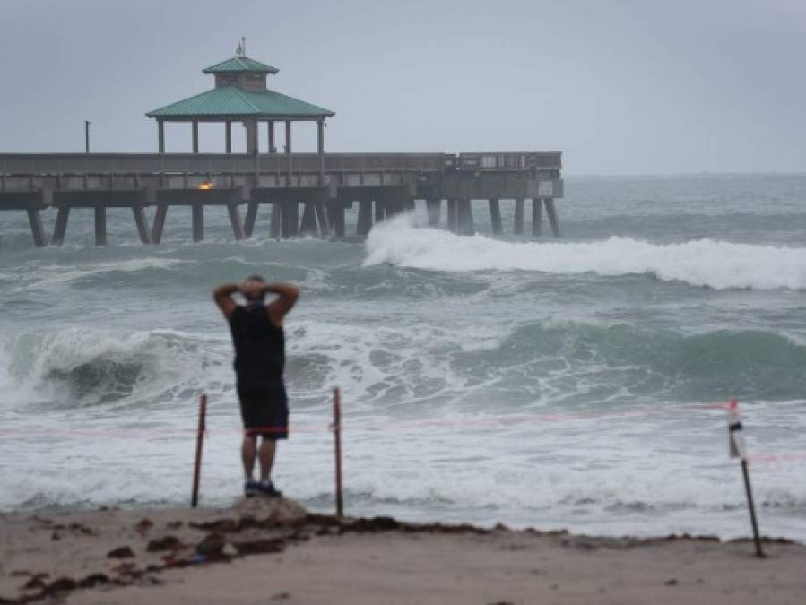 En imágenes: Florida se prepara para afrontar tormenta Isaías