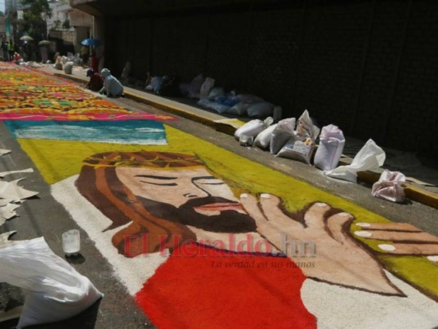 FOTOS: Alfombras religiosas, una tradición con color en Tegucigalpa