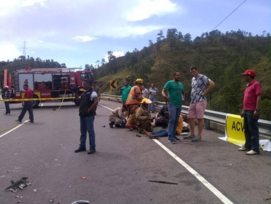 Imágenes del choque entre dos pick-up en la cuesta de La Virgen