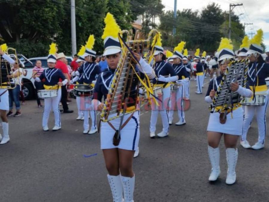 Escolares hondureños rinden homenaje a la Patria llenó de color y sonrisas  