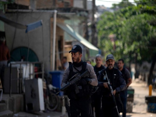 Policía irrumpe en favela de Río; hay al menos 25 muertos (Fotos)