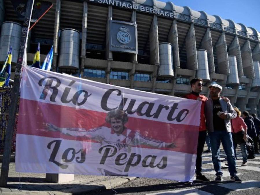 FOTOS: Ambientazo en el Santiago Bernabéu para la final River vs Boca Juniors en Madrid