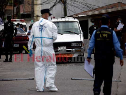 Imágenes de la escena del crimen: matan a hombre dentro de un carro en la 28 de Marzo