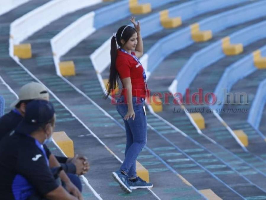 FOTOS: Ambientazo de la afición hondureña en el Olímpico de San Pedro Sula