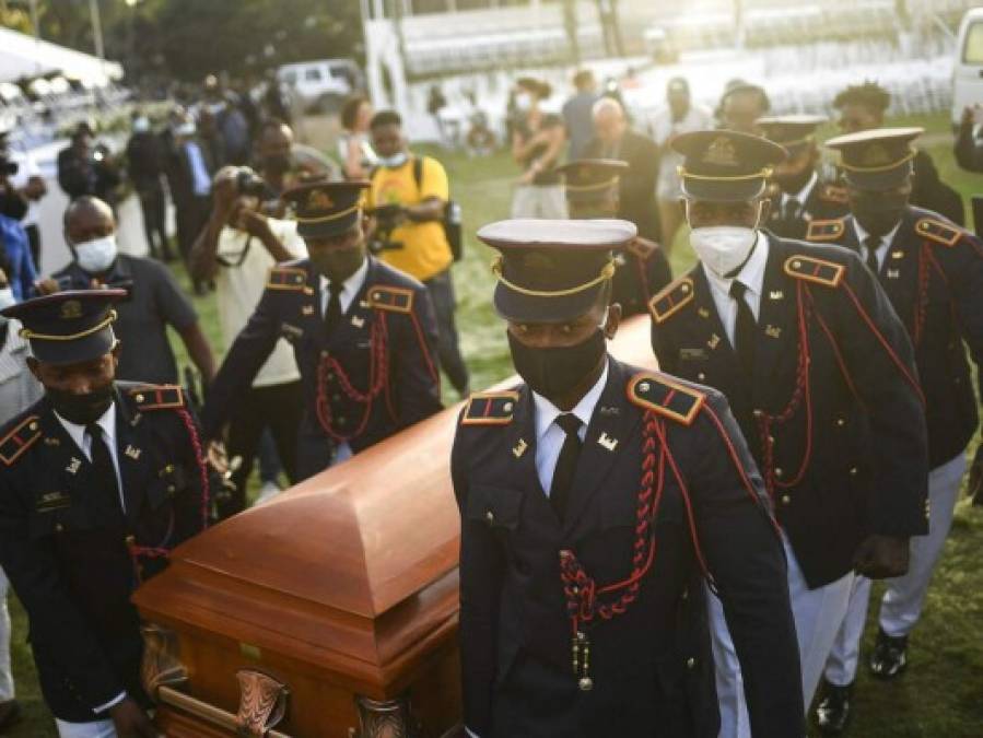 Entre llanto y bajo extrema seguridad se realiza funeral de Jovenel Moise