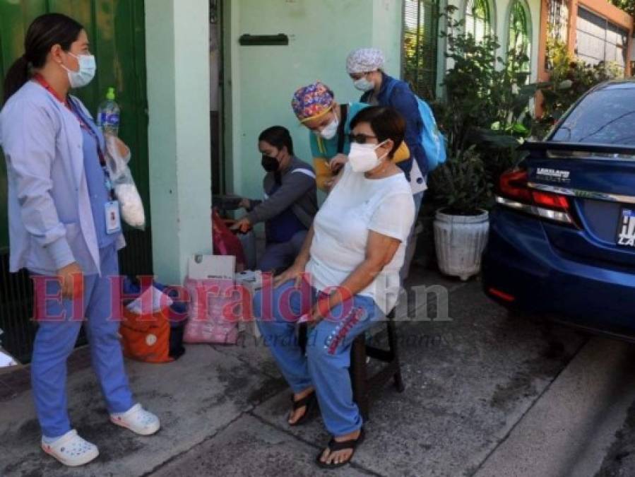 Casa por casa: Salud vacuna contra la influenza y la covid-19 a capitalinos