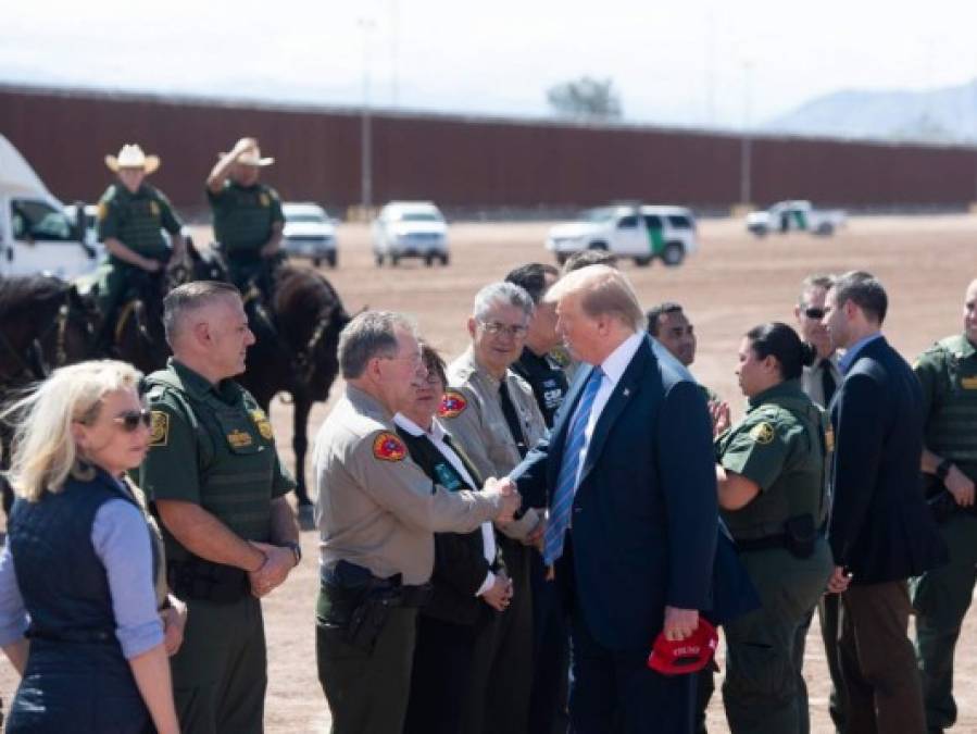 Así fue la visita de Donald Trump a la frontera en Calexico, California