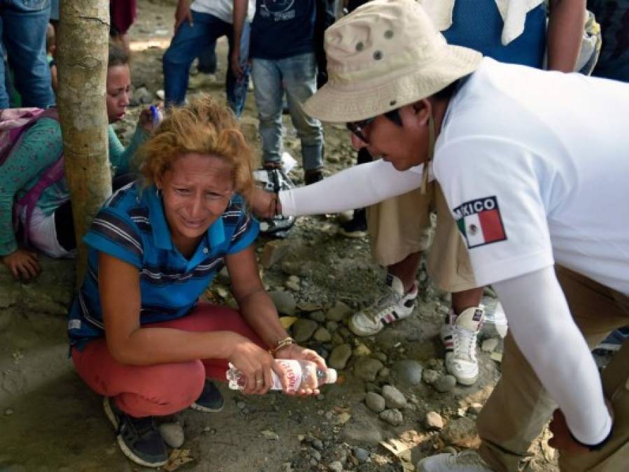 Duro trato a caravana migrante no causa indignación en México (FOTOS)