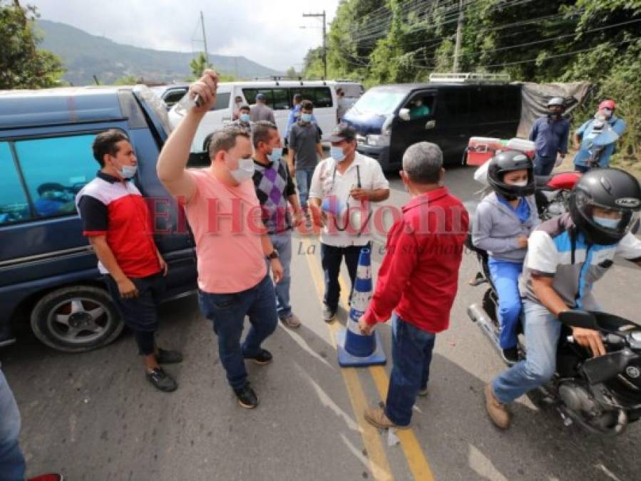 Breve toma de buses 'brujos' provocó caos en la salida al sur de la capital (FOTOS)