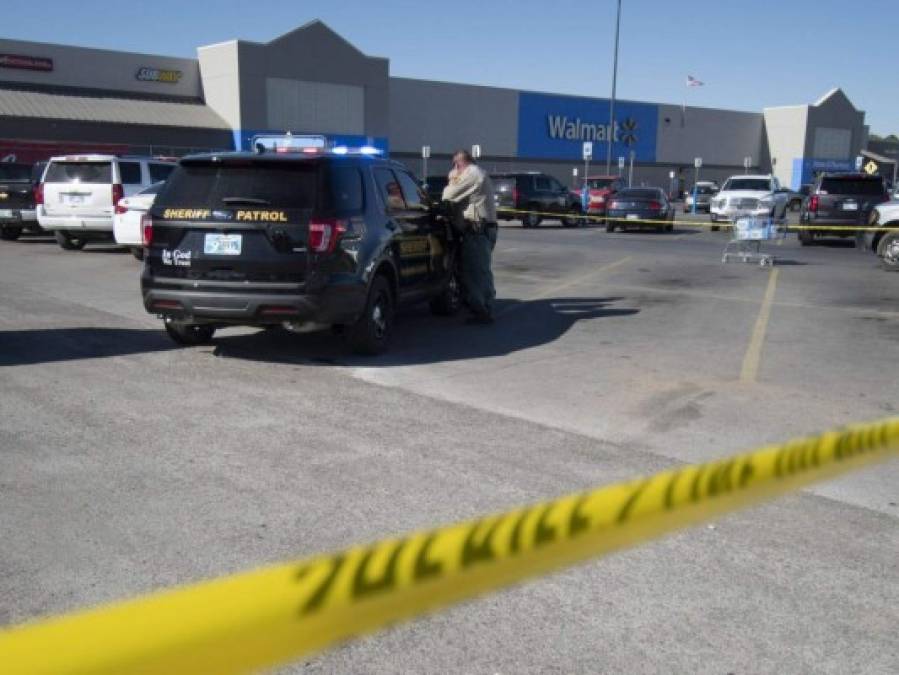 FOTOS: Imágenes que dejó el mortal tiroteo en un supermercado en EEUU