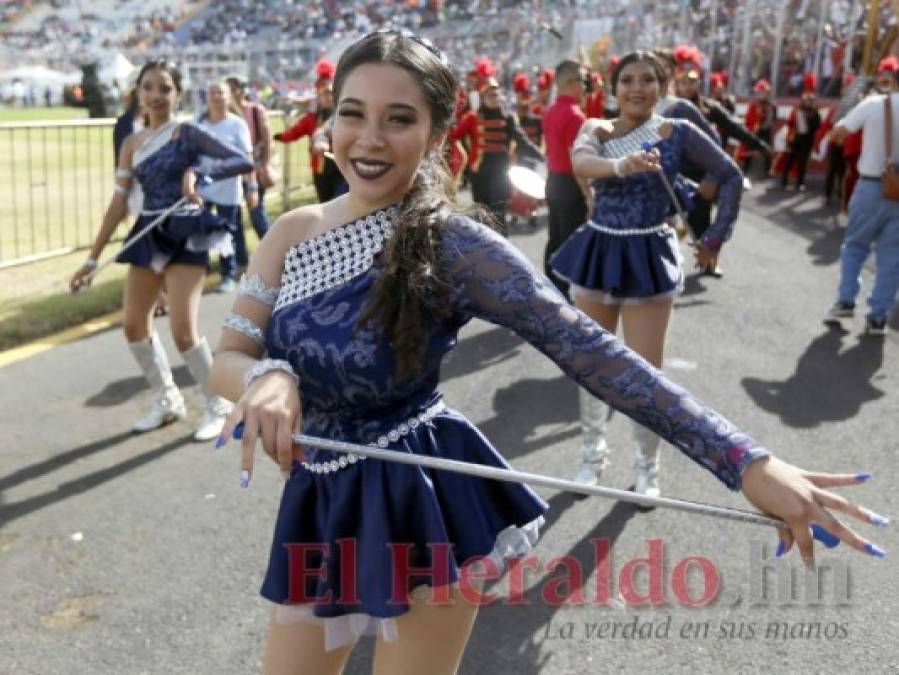 FOTOS: Los vestidos más exóticos de las palillonas en los desfiles patrios 2019