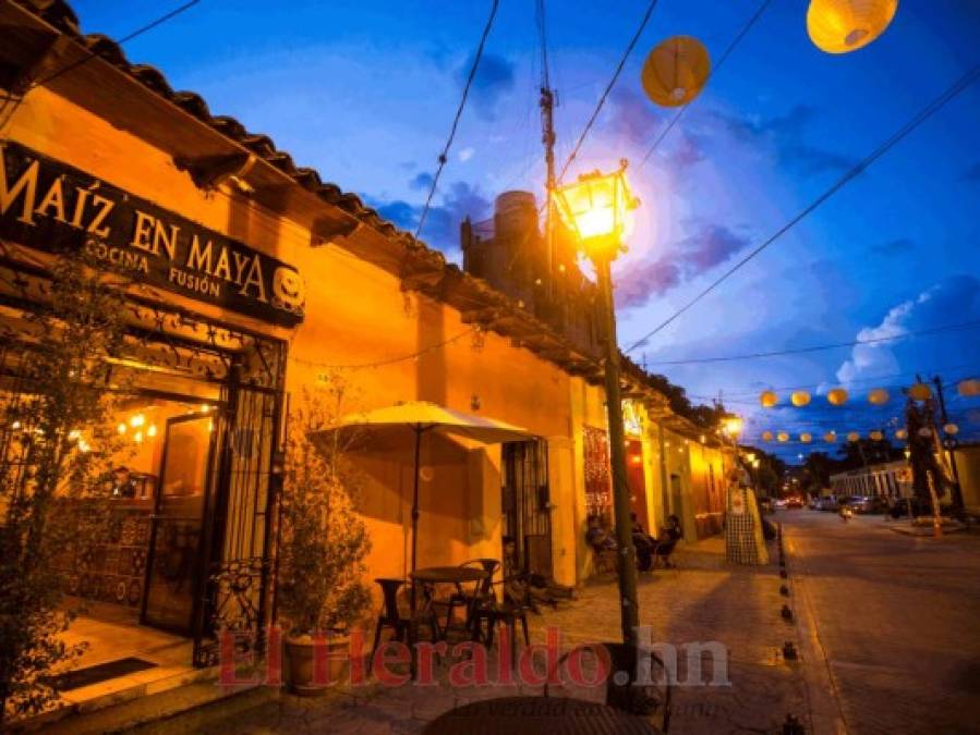 FOTOS: Caminatas, bares y karaoke; turismo nocturno en Comayagua