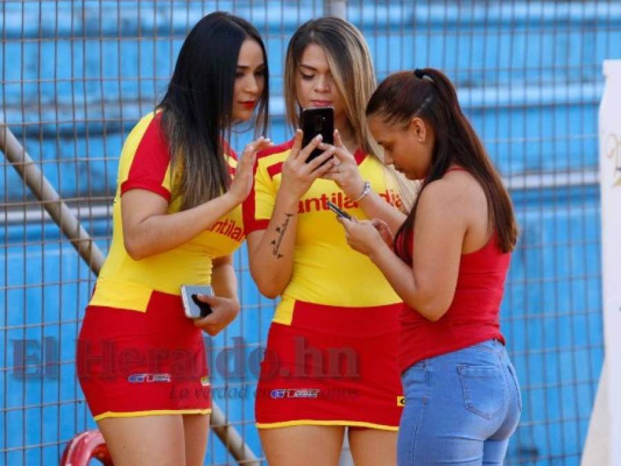 FOTOS: El amor de Costly entre las bellas chicas que engalanaron el Marathón vs Motagua