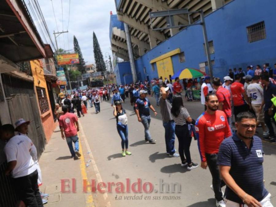 Aficionados de Olimpia y Motagua comienzan a llenar el Estadio Nacional