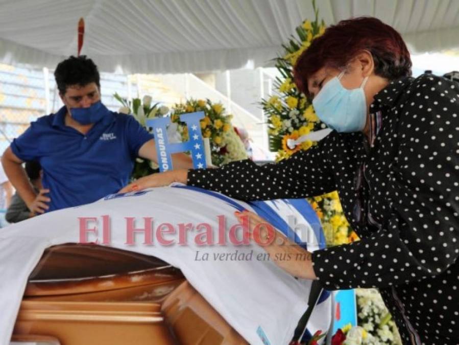 Personajes hondureños que dieron el último adiós a Chelato Uclés (FOTOS)