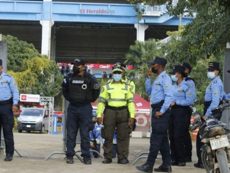 ¡Ambientazo! Aficionados hondureños le dan color al estadio Olímpico en el duelo ante Panamá