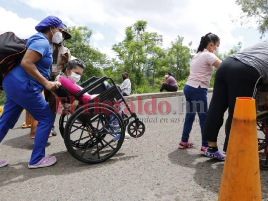 Así recibieron la vacuna anticovid los niños mayores de 12 años en la capital