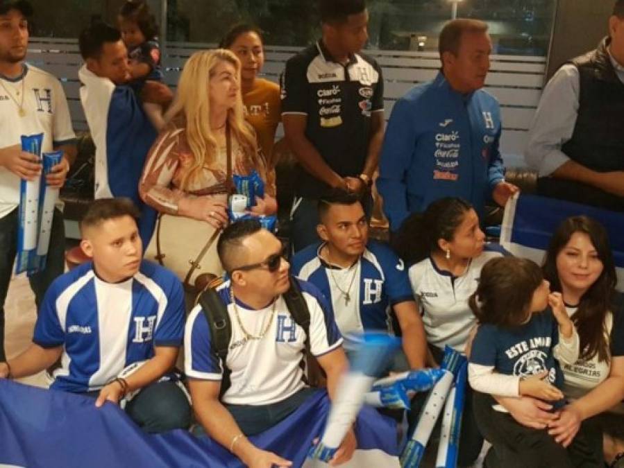 Así apoyan los catrachos en España a la Selección de Honduras