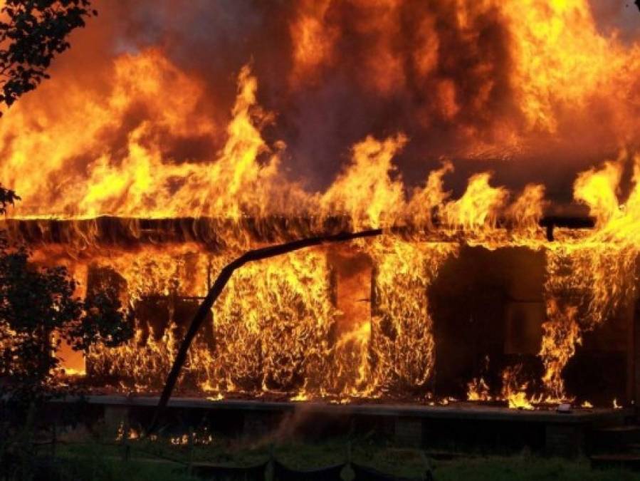 Incendios arden en 10 estados del oeste de EEUU