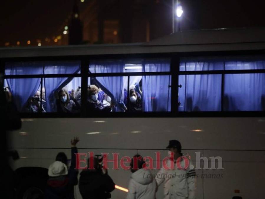 FOTOS: Así fue la evacuación de los estadounidenses confinados en crucero por coronavirus