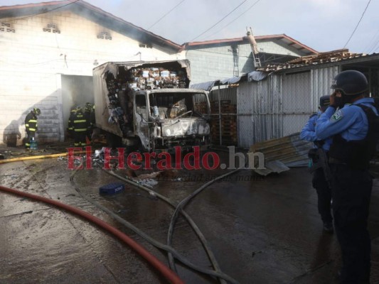 FOTOS: Pérdidas millonarias deja fuerte incendio en bodegas de Tegucigalpa