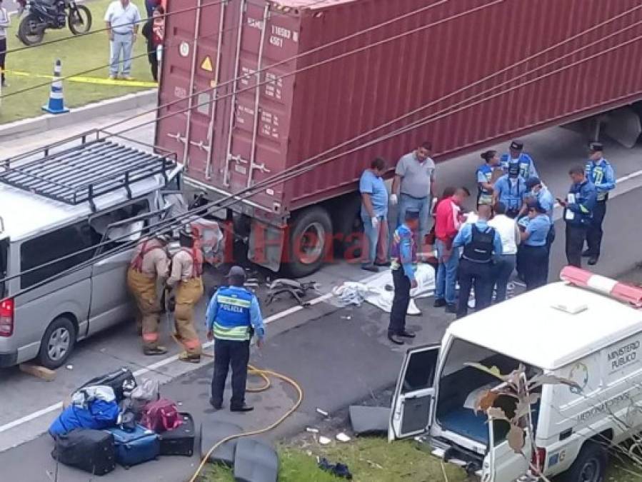 Así ocurrió el trágico accidente entre un busito y una rastra en la carretera al norte