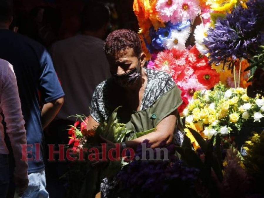 Flores, dulces y pastel: así festejan los capitalinos el Día de las Madres