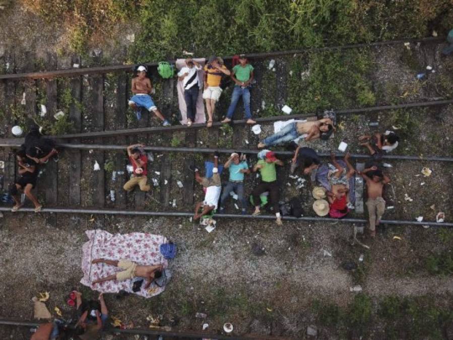 Las desgarradoras fotos de los hondureños de la caravana migrante a su llegada a Oaxaca, México