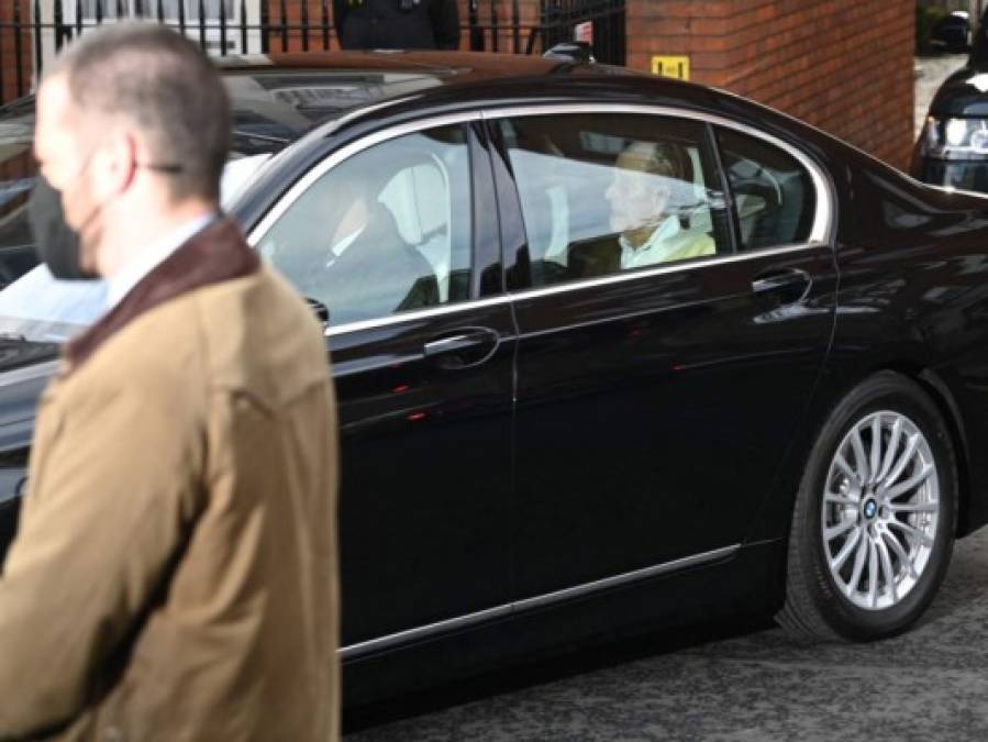 Así salió del hospital el príncipe Felipe, esposo de la reina Isabel II (Fotos)