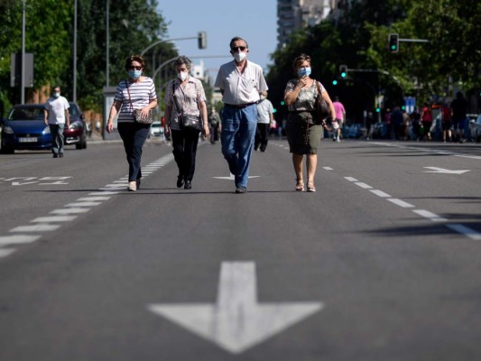 FOTOS: España entra a fase 1 en alivio de restricciones por virus