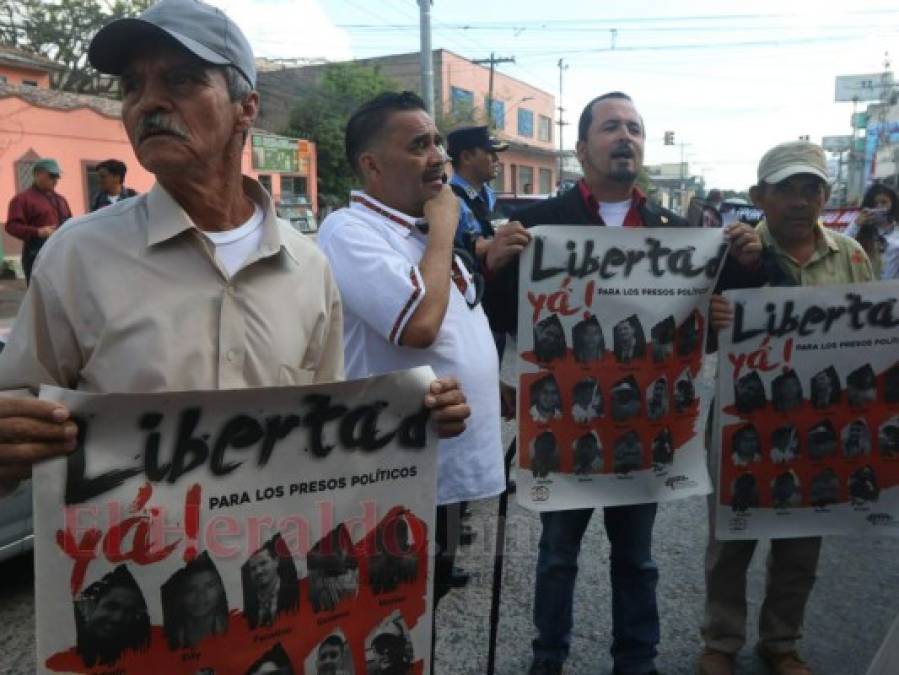 Llanto y tristeza de familiares al conocer que maestro seguirá en la cárcel por quemar Embajada de EE UU