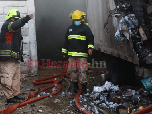 FOTOS: Pérdidas millonarias deja fuerte incendio en bodegas de Tegucigalpa