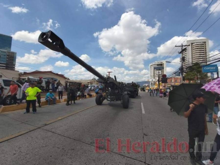 Las Fuerzas Armadas muestran su poderío en desfile cívico-militar por aniversario