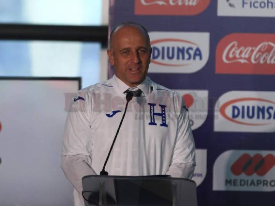 FOTOS: Los gestos de Fabián Coito durante su presentación como entrenador de Honduras