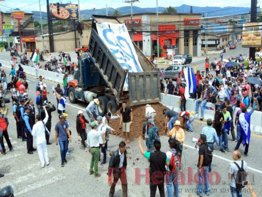 Las 10 imágenes más impactantes de los disturbios que se registraron este jueves en la capital de Honduras