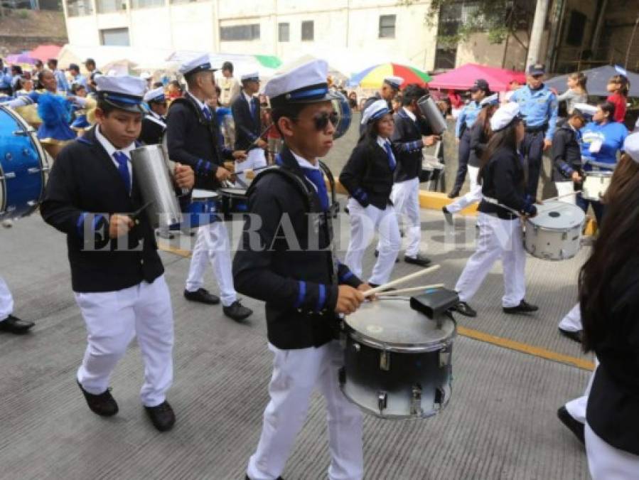 Impecable vestimenta de bandas en los desfiles patrios 2018