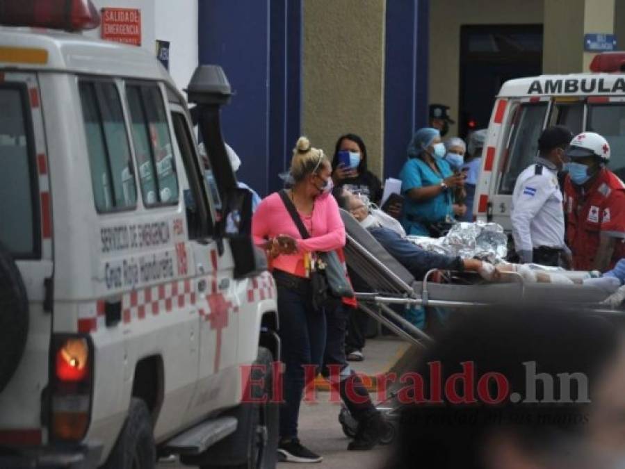 Angustia, llanto y empujones: el drama de familiares de reclusos heridos en La Tolva