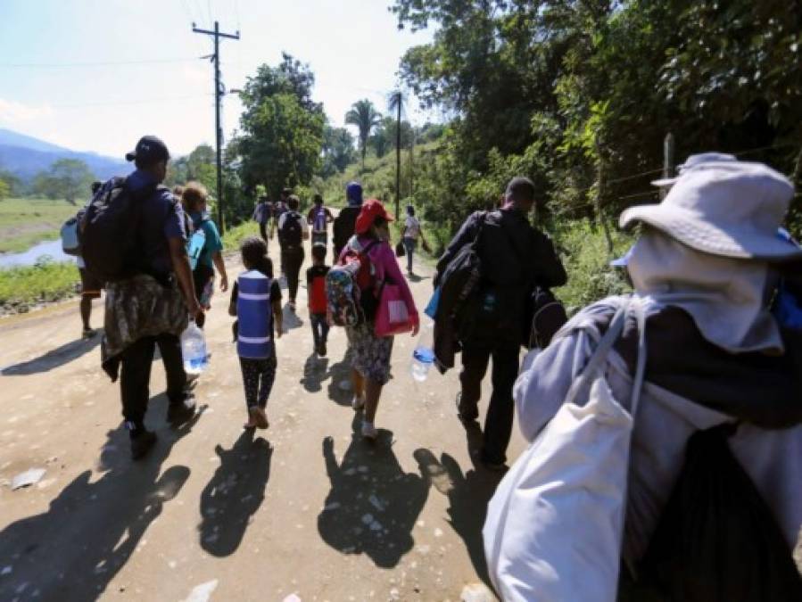 FOTOS: Caravana migrante de hondureños se diluye ante presión policial en Guatemala