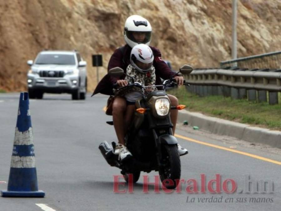 Vacacionistas de vuelta a la realidad tras una semana de diversión