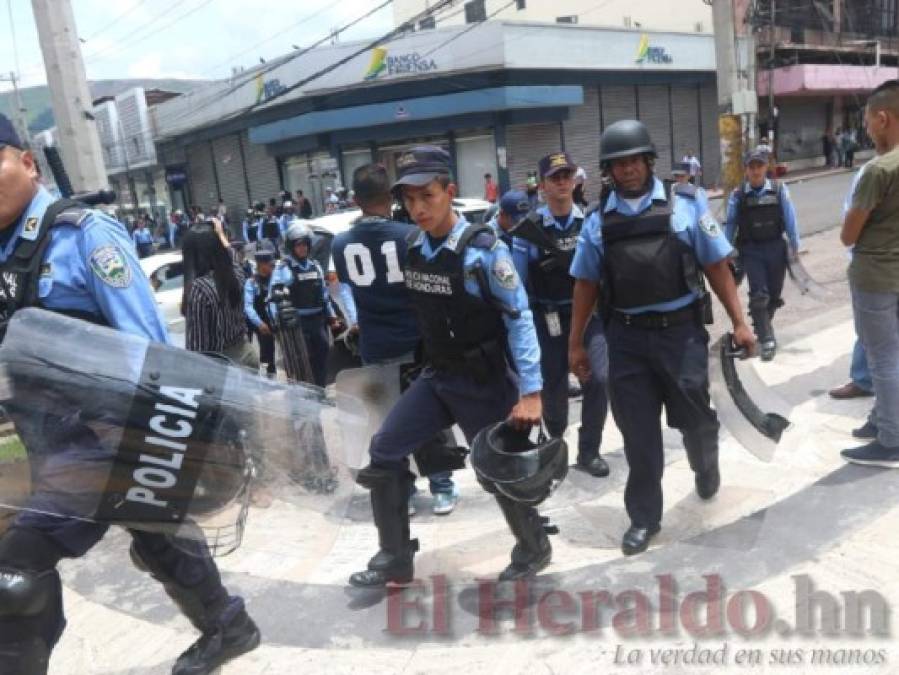 FOTOS: Médicos, empleados de Hondutel y docentes paralizan la capital en jornada de protestas