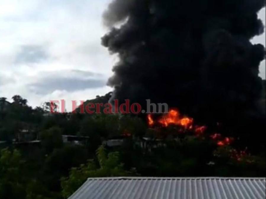 FOTOS: Así se ve pavoroso incendio tras fatal accidente de rastra en carretera al sur