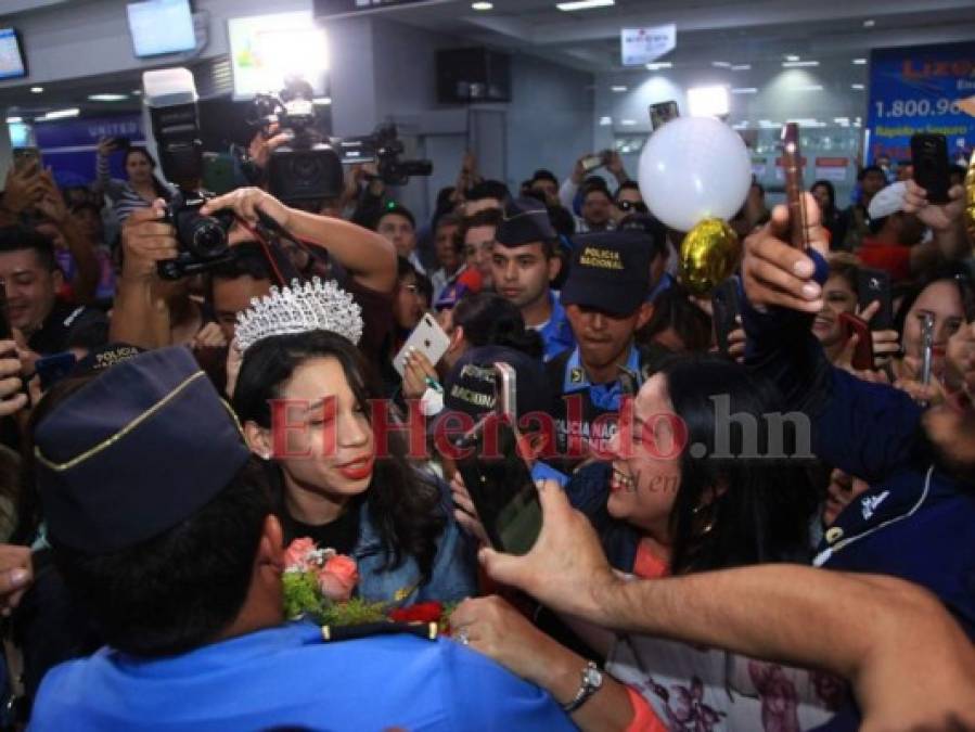 FOTOS: Como una reina reciben a Angie Flores en Honduras