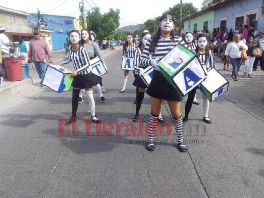 FOTOS: Color, alegría y fervor, así se viven los desfiles en Comayagua