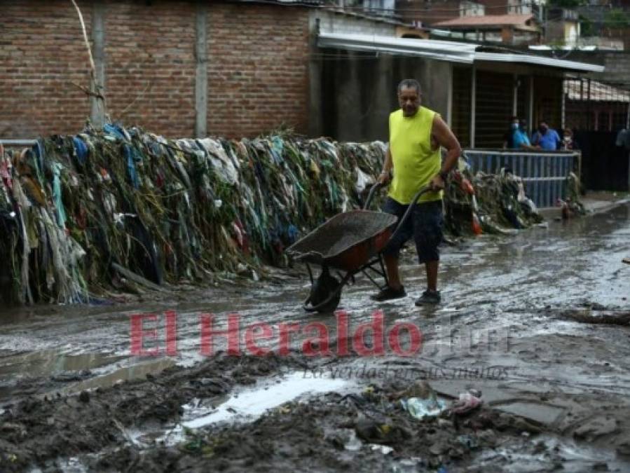 Un día festivo convertido en tragedia: Dos mujeres muertas y daños por lluvias en la capital (FOTOS)