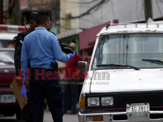 Imágenes de la escena del crimen: matan a hombre dentro de un carro en la 28 de Marzo