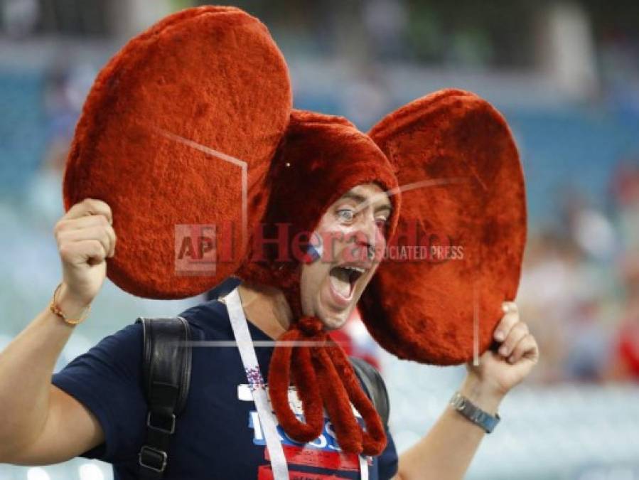 Bellas mujeres despiden los cuartos de final en el Rusia vs Croacia