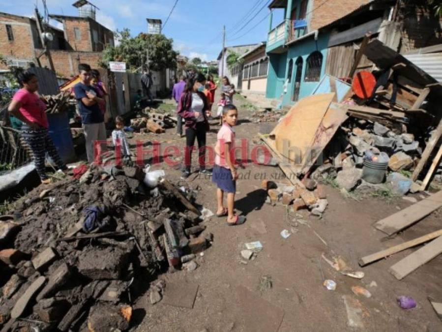 Dolor, llanto y luto en velorio de mujer que murió soterrada en colonia Mary de Flores