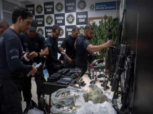 Policía irrumpe en favela de Río; hay al menos 25 muertos (Fotos)